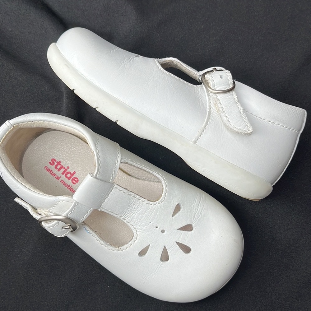 Stride Rite cutout T strap white leather toddler shoe 5 1/2 XW